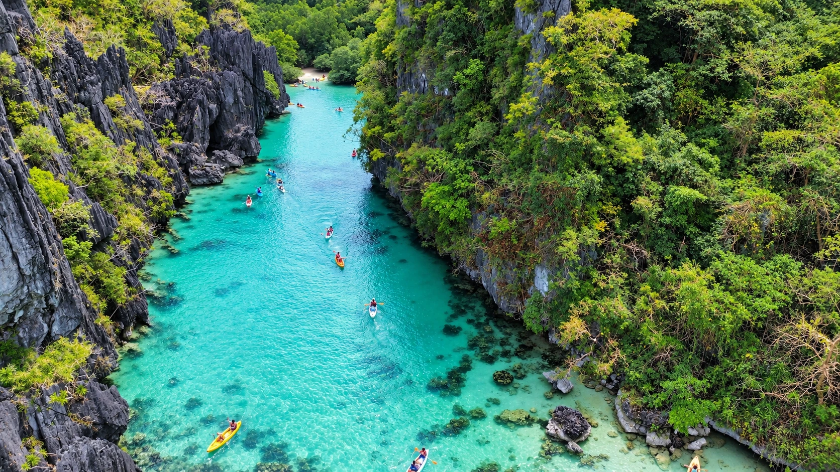 Kajaki na Big Lagoon w El Nido